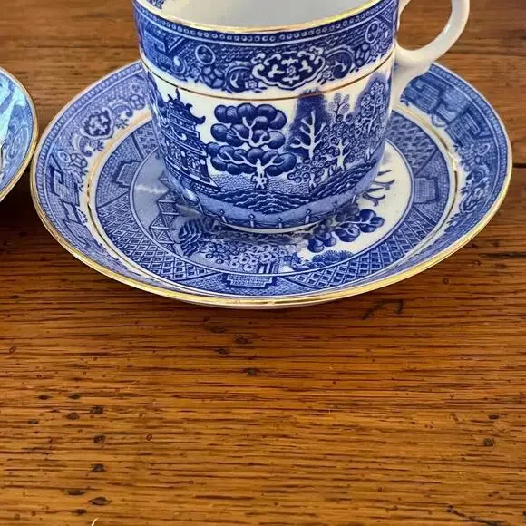 Blue Willow Balmoral China R&D England set of two teacup, saucer and small plate - Picture 2 of 9